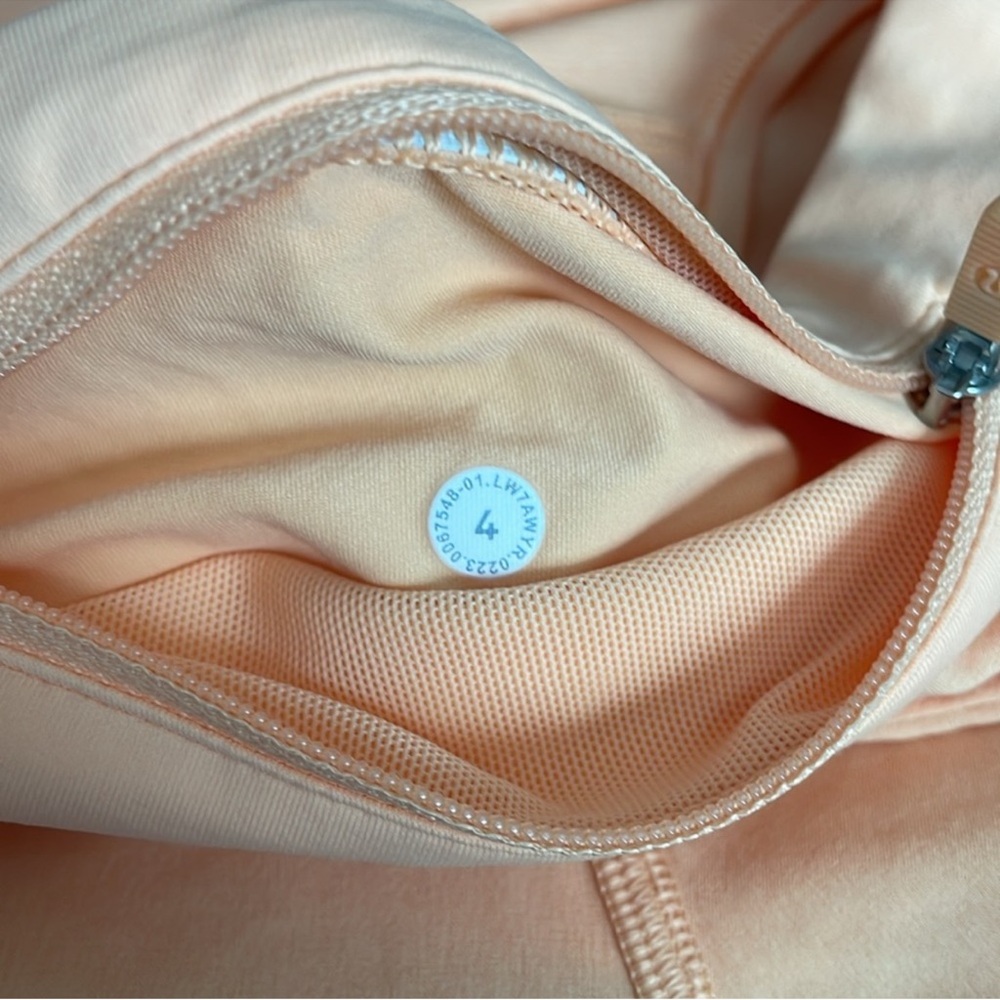 NWT Lululemon Speed Up Low Rised Short Lined *2.5" Summer Glow Size 4 - Picture 5 of 7